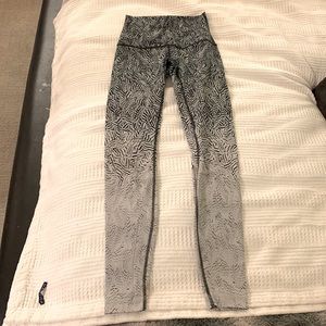 Blue/white ombré leggings